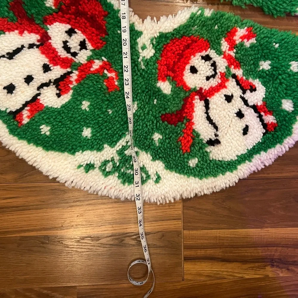 Vintage Latch Hook Rug Handmade Christmas Tree Skirt Snowman 32 in diameter